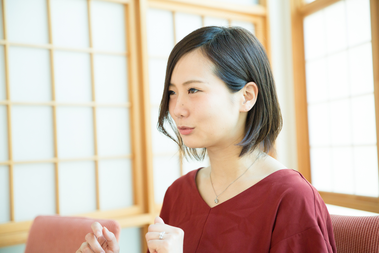出本七瀬さん インタビュー風景