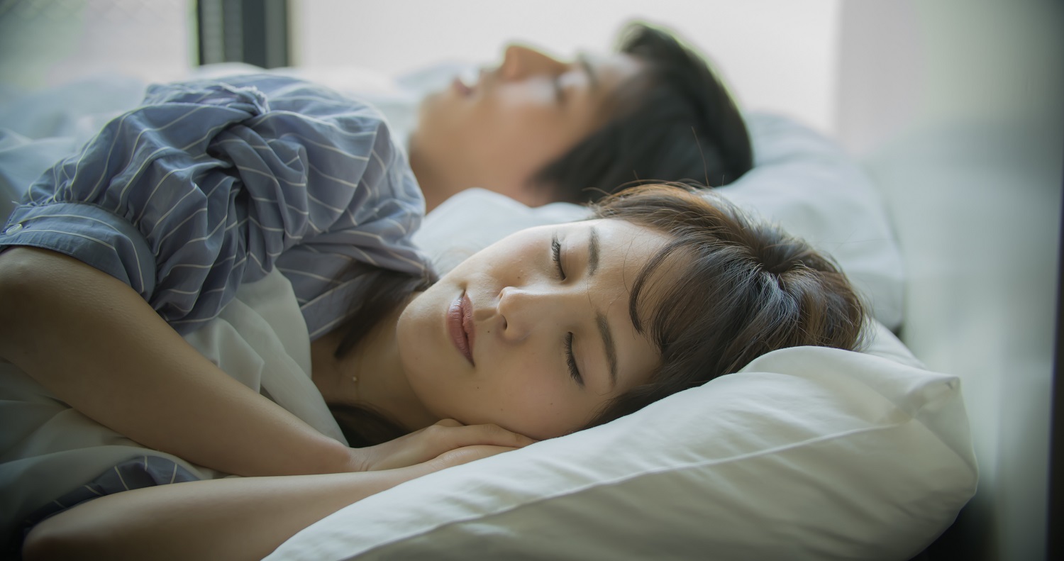 結婚指輪は寝るとき外す？
